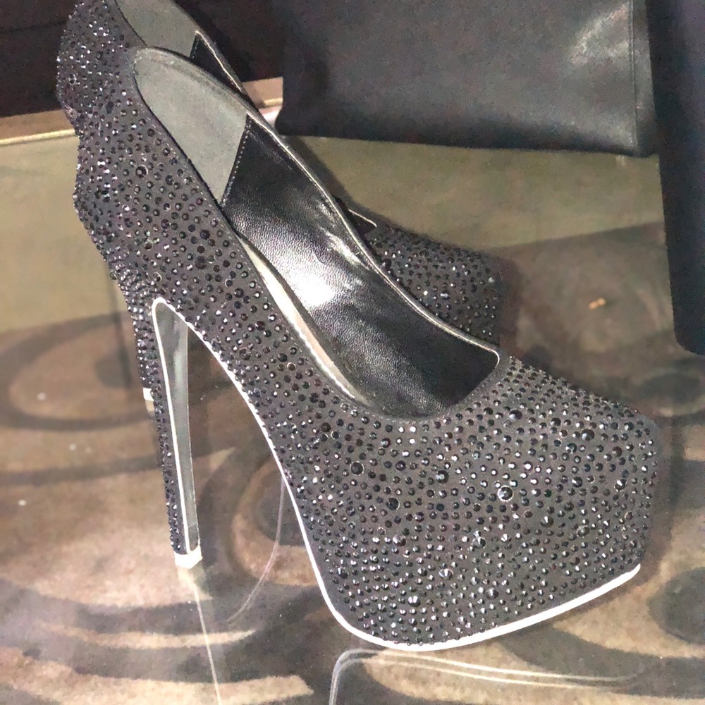 High black heel (pump)